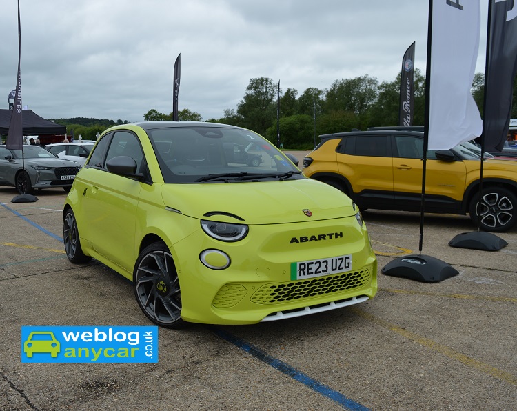 Abarth-500-e-we-blog-any-car-logo.jpeg