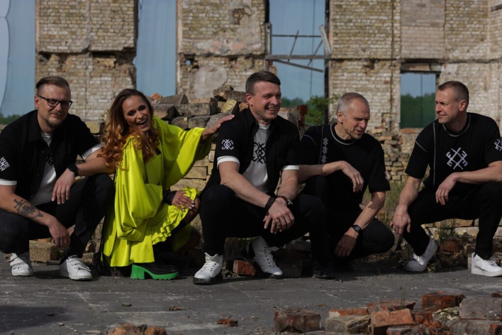 Ruduo be saulės? Ne bėda – grupė KITAVA dovanoja ją