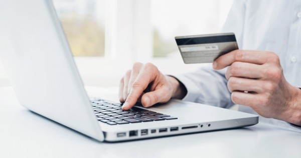 Tyrimas: gyventojai į mokėjimo paslaugų teikėjo padalinį užeina retai, tačiau