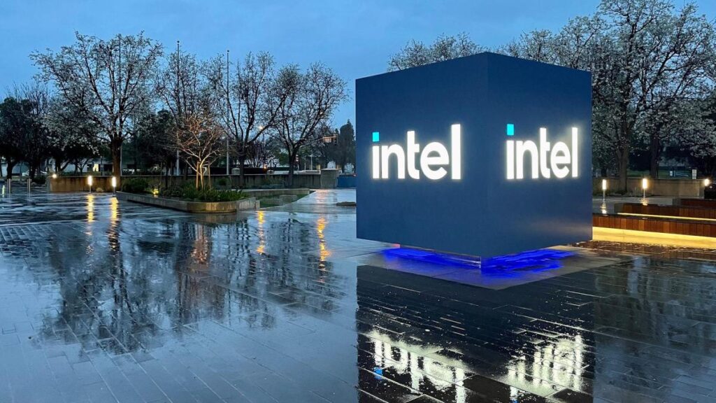 „Intel“ jau gavo 2,2B USD federalinių dotacijų lustų gamybai