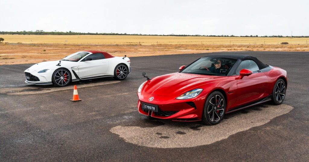 „MG Cyberster Vs Aston Martin V12 Vantage Drag Race“