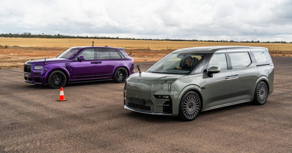„Zeekr 009“ prieš „Mansory Rolls-Royce Cullinan“