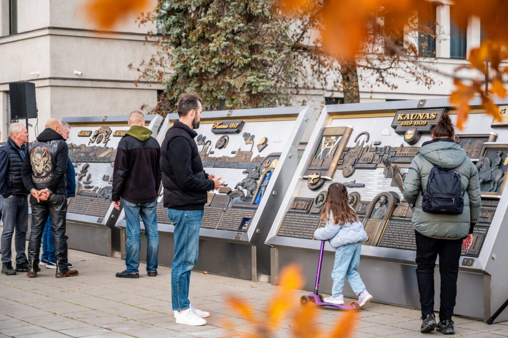 Kauno miesto savivaldybė Naujas kūrinys Vienybės aikštėje – Kauno miesto