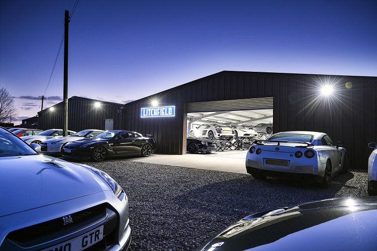 LITCHFIELD TAMTA NISSAN AUTORIZUOTU PASLAUGOS IR AUKŠTO VEIKIMO CENTRU. Automobilių